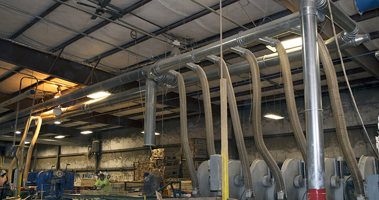 Nordfab Duct dans une usine de fabrication de palettes en bois